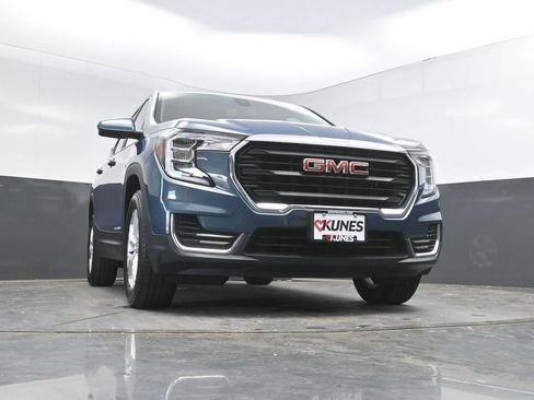 Used 2024 GMC Terrain SLE AWD/4WD image 35