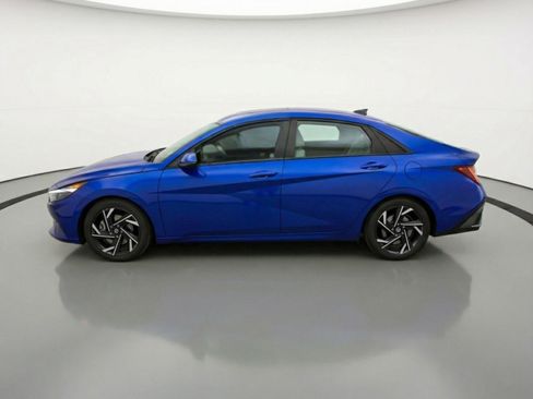 Used 2025 Hyundai Elantra Limited image 5