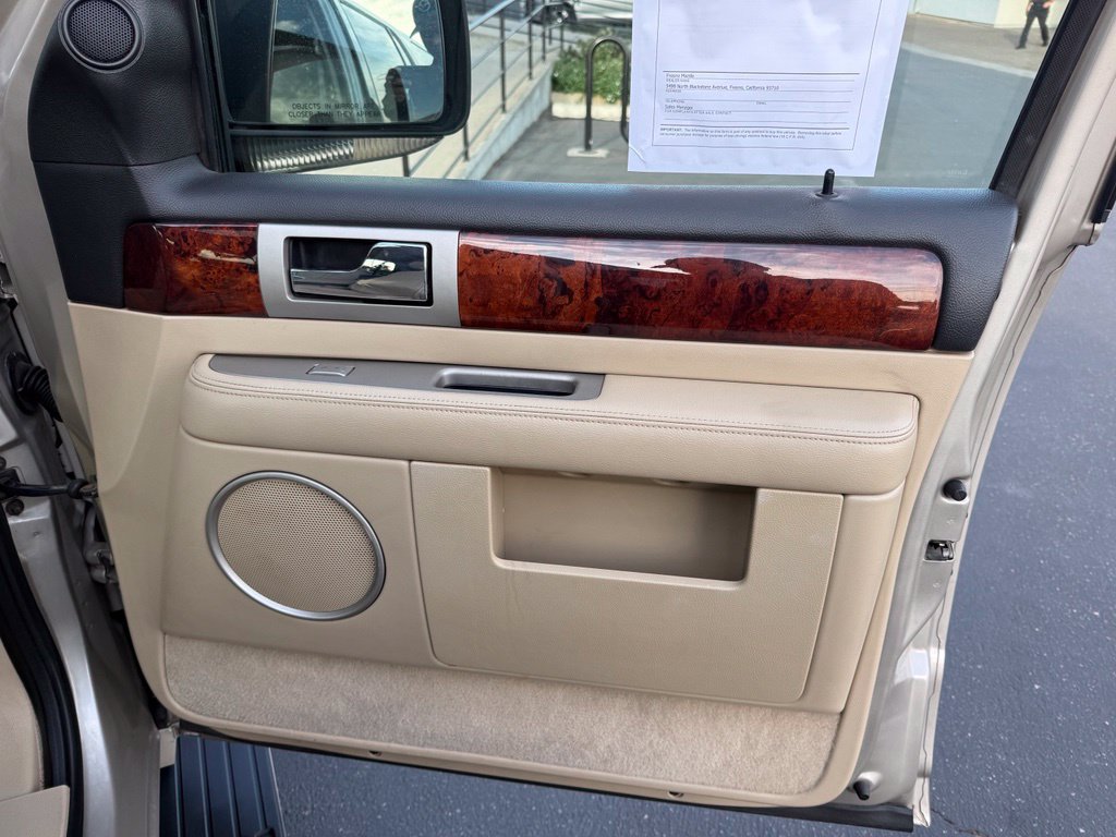 Used 2005 Lincoln Navigator Ultimate AWD/4WD image 18