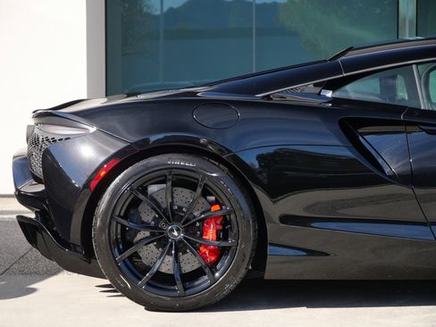 Used 2024 McLaren Artura image 15