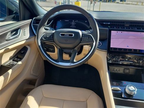 New 2025 Jeep Grand Cherokee Limited image 10