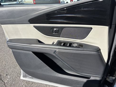 Used 2024 Lincoln Nautilus Reserve image 16