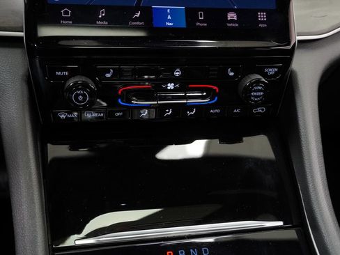 Used 2025 Jeep Grand Cherokee Limited AWD/4WD image 32