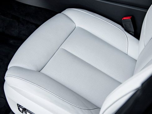 Used 2024 Rolls-Royce Cullinan Black Badge w/ Driver's Package image 24