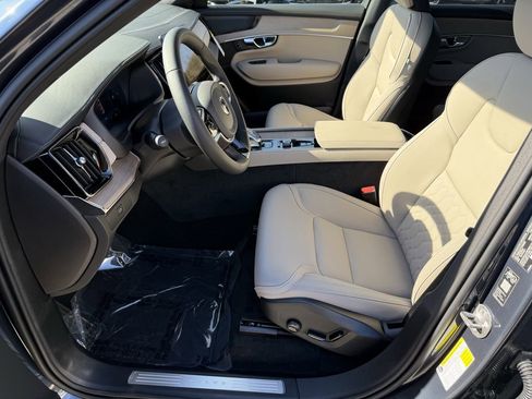 New 2026 Volvo XC90 B6 Plus image 9