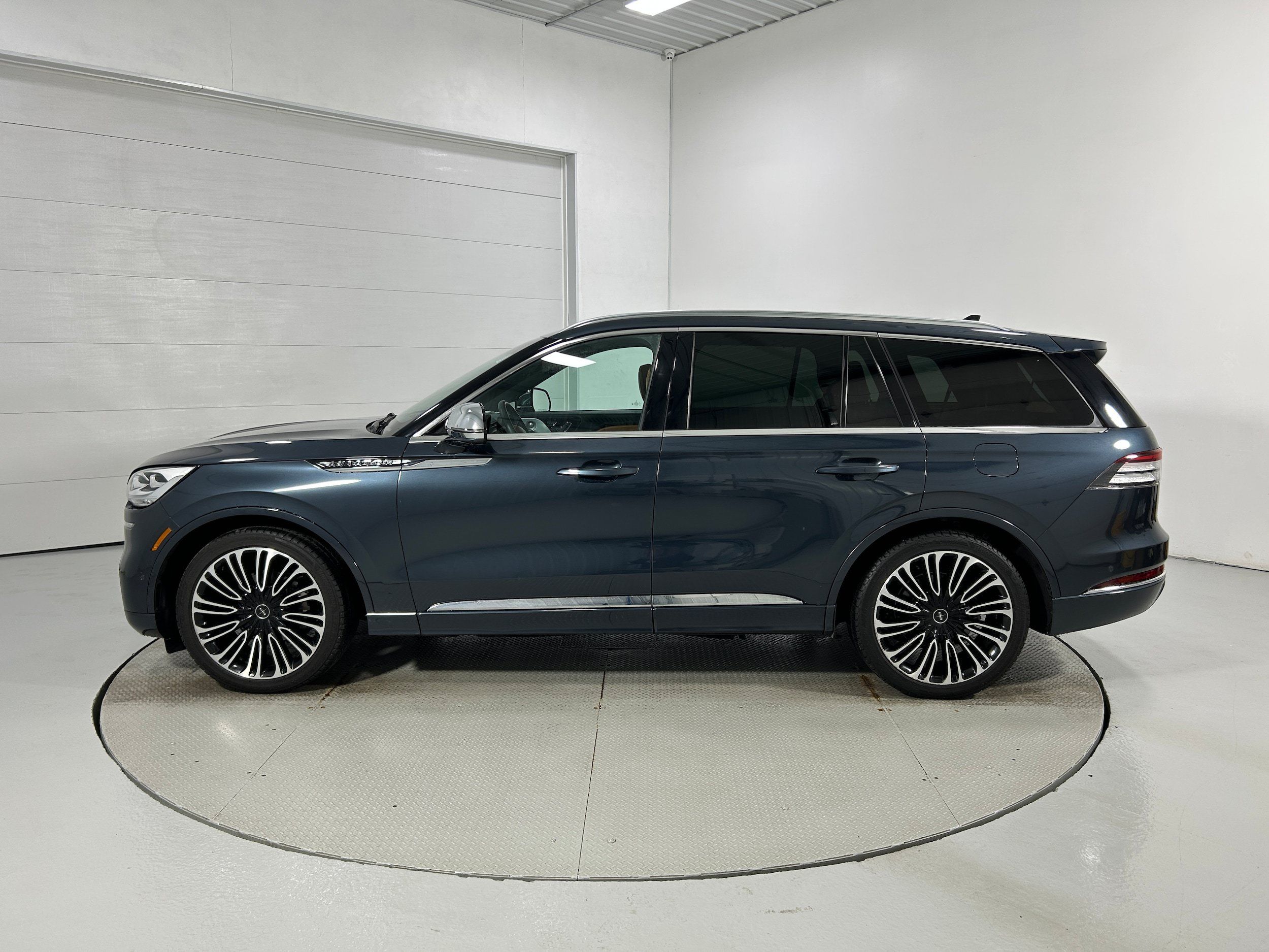 Used 2021 Lincoln Aviator Black Label w/ Dynamic Handling Package AWD/4WD image 21