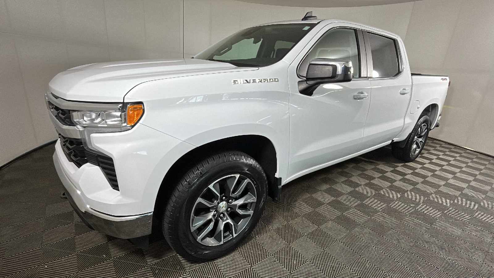 Used 2023 Chevrolet Silverado 1500 LT AWD/4WD image 7