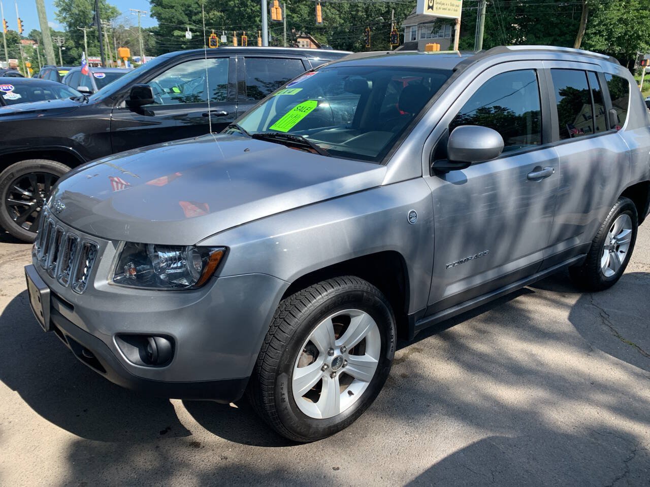 Used 2017 Jeep Compass Latitude AWD/4WD image 8