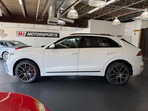 Used 2019 Audi Q8 Prestige w/ Luxury Package AWD/4WD image 5