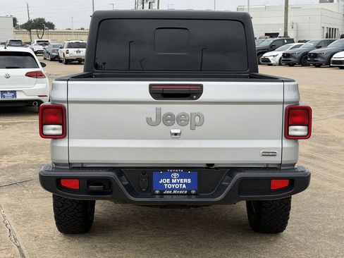 Used 2022 Jeep Gladiator Overland AWD/4WD image 8