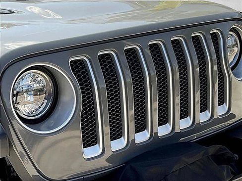 Used 2019 Jeep Wrangler Unlimited Sahara AWD/4WD image 30