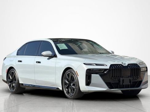 Used 2023 BMW 740i w/ Parking Assistance Package RWD image 7
