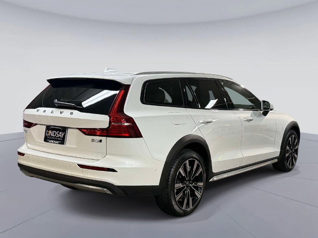 Used 2025 Volvo V60 B5 Cross Country Ultra AWD/4WD image 10