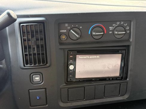 Used 2005 Chevrolet Express 3500 Extended RWD image 13