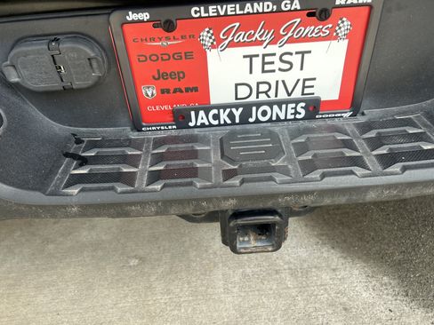 Used 2017 Toyota Tacoma SR5 w/ Tow Package RWD image 38