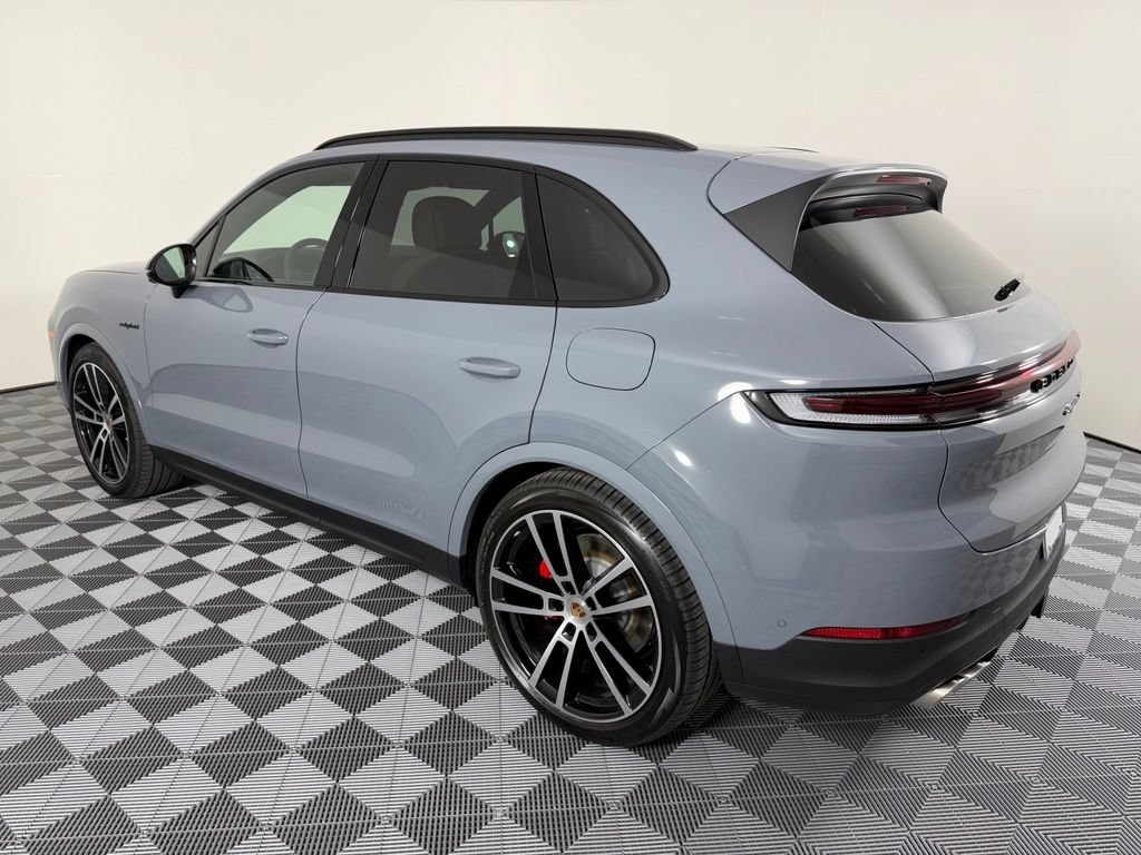 Used 2026 Porsche Cayenne S AWD/4WD image 3