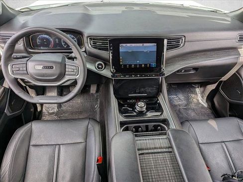 Certified 2024 Jeep Wagoneer Series II w/ Flexible Seating Group AWD/4WD image 16
