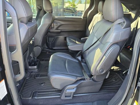 Used 2022 Toyota Sienna XSE image 13