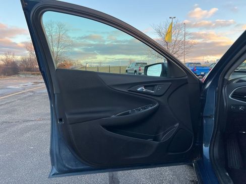 Used 2025 Chevrolet Malibu LT image 8