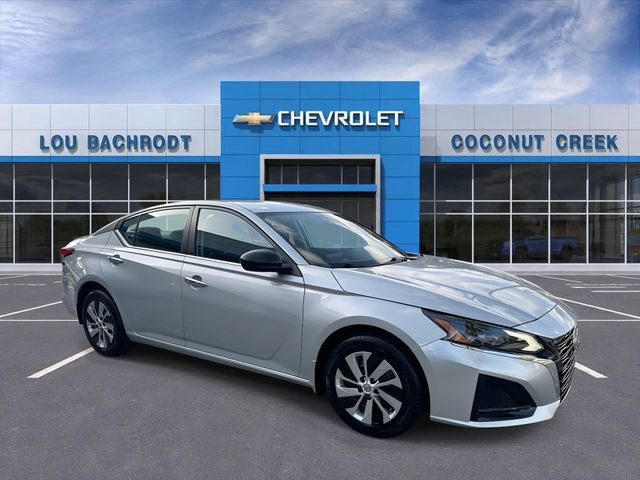 Used 2025 Nissan Altima 2.5 S FWD image 2