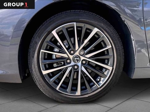 Used 2025 Lexus ES 350 w/ Premium Package image 8