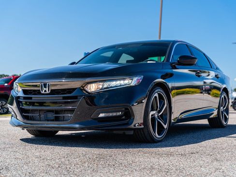 Used 2020 Honda Accord Sport image 3