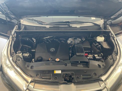 Used 2019 Toyota Highlander XLE FWD image 21
