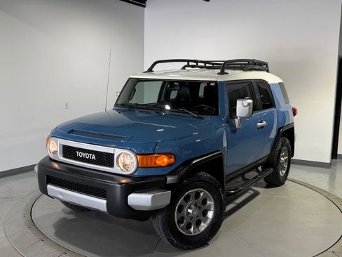 Used 2013 Toyota FJ Cruiser 4WD w/ Convenience Pkg image 3