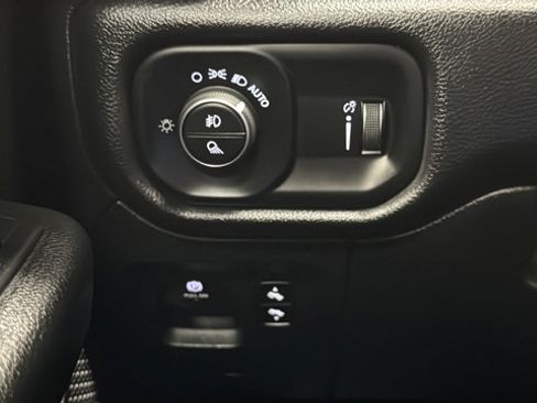 Used 2020 RAM 1500 Big Horn AWD/4WD image 25