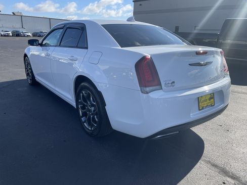 Used 2015 Chrysler 300 S image 6