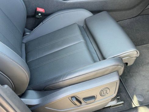 Certified 2025 Audi Q5 2.0T Premium Plus image 15