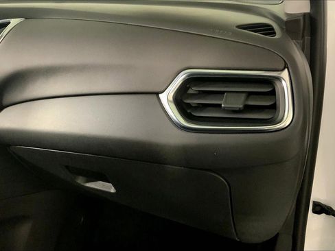 Used 2024 Chevrolet Equinox LT image 16