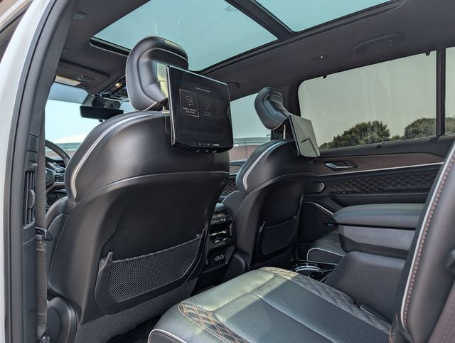 Used 2023 Jeep Grand Cherokee L Summit w/ Advanced Protech Group IV AWD/4WD image 18