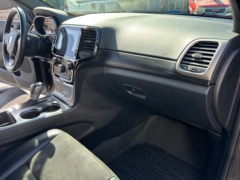 Used 2019 Jeep Grand Cherokee Altitude image 25
