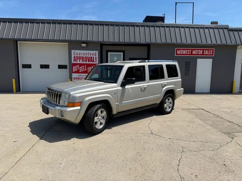 Used 2007 Jeep Commander Limited w/ Trailer Tow Group IV AWD/4WD image 2