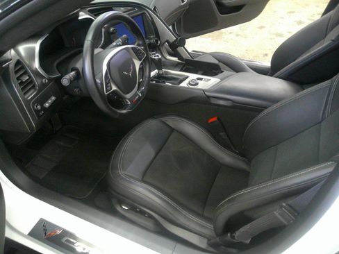 Used 2015 Chevrolet Corvette Z06 w/ 3LZ Preferred Equipment Group RWD image 19