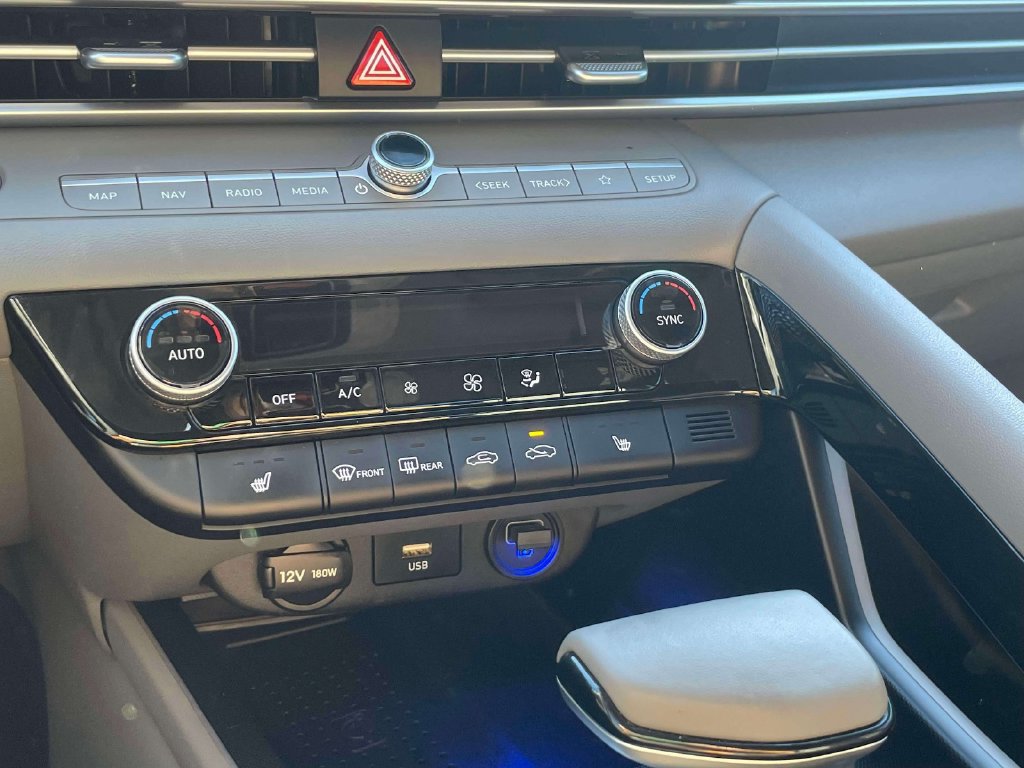 Certified 2023 Hyundai Elantra SEL w/ Convenience Package FWD image 28