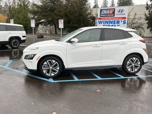 Certified 2022 Hyundai Kona Limited image 2