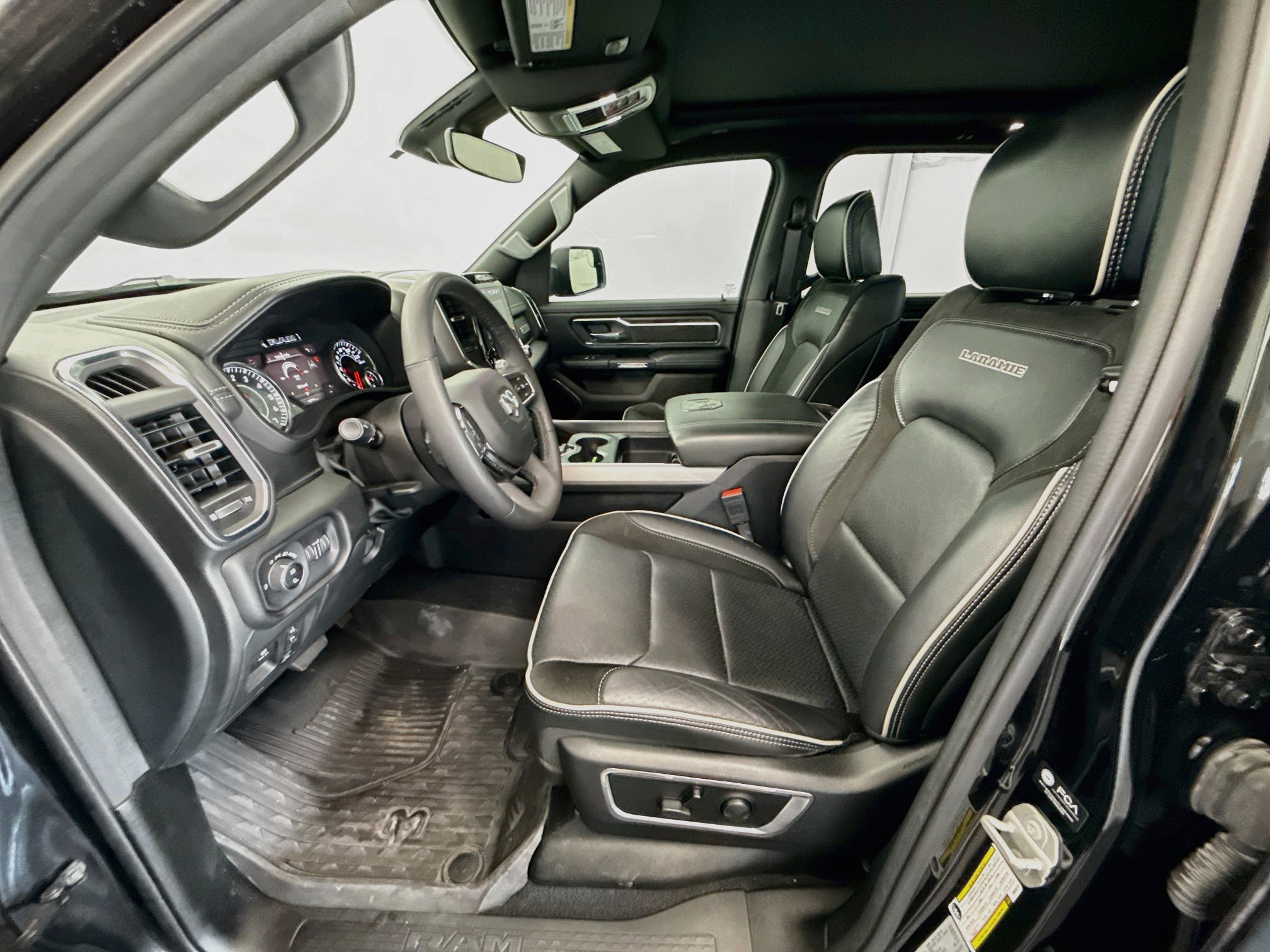 Used 2025 RAM 1500 Laramie w/ Laramie Southwest Edition AWD/4WD image 13