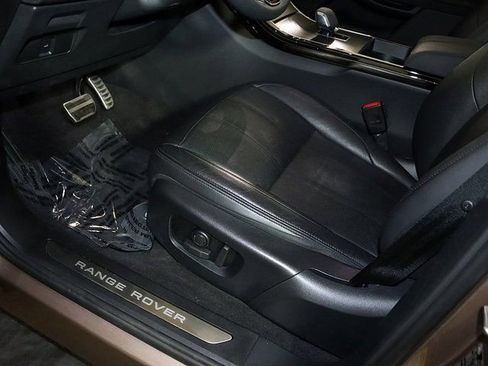 Used 2024 Land Rover Range Rover Evoque Dynamic SE image 23