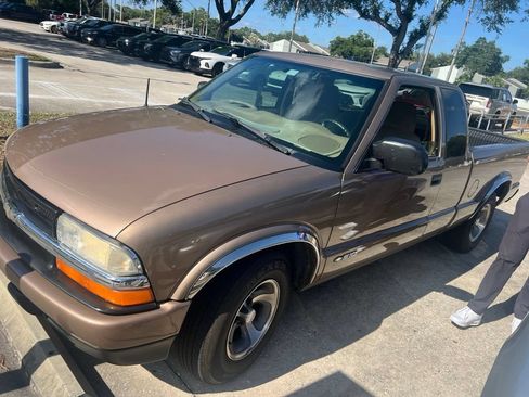 Used 2002 Chevrolet S10 Pickup LS w/ LS Preferred Equipment Group RWD image 1