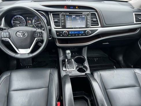 Used 2017 Toyota Highlander XLE image 12