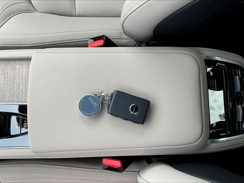 New 2026 Volvo XC90 B5 Core image 35