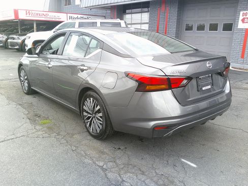 Used 2024 Nissan Altima 2.5 SV FWD image 10