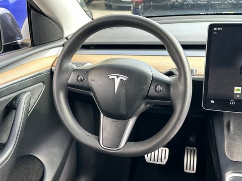 Used 2023 Tesla Model Y Performance AWD/4WD image 17