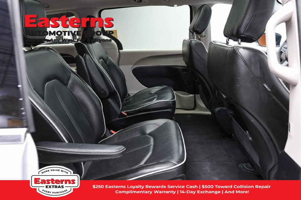 Used 2023 Chrysler Pacifica Limited FWD image 25