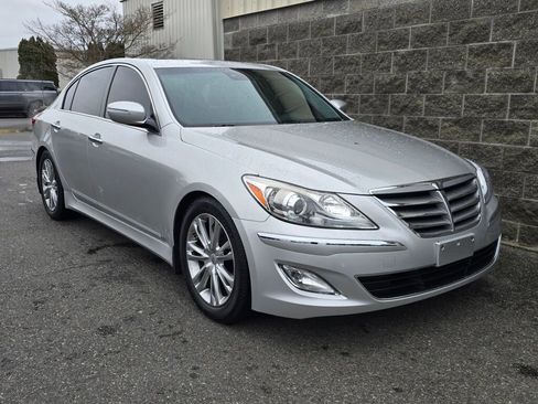 Used 2013 Hyundai Genesis 3.8 w/ Premium Pkg image 10