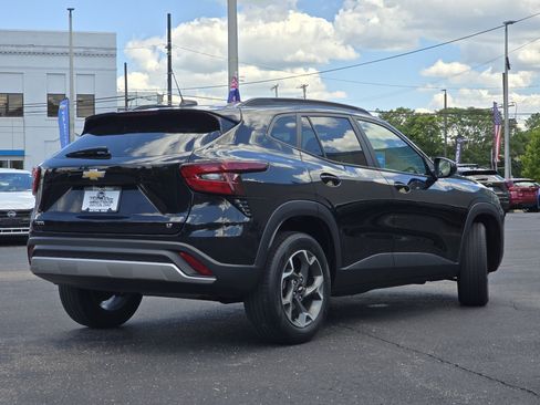 Used 2024 Chevrolet Trax LT FWD image 21