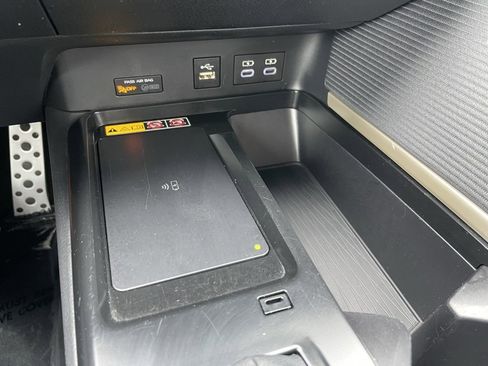 Used 2025 Toyota Camry SE image 12