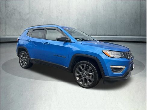 Used 2021 Jeep Compass Latitude w/ Sun and Sound Group AWD/4WD image 9